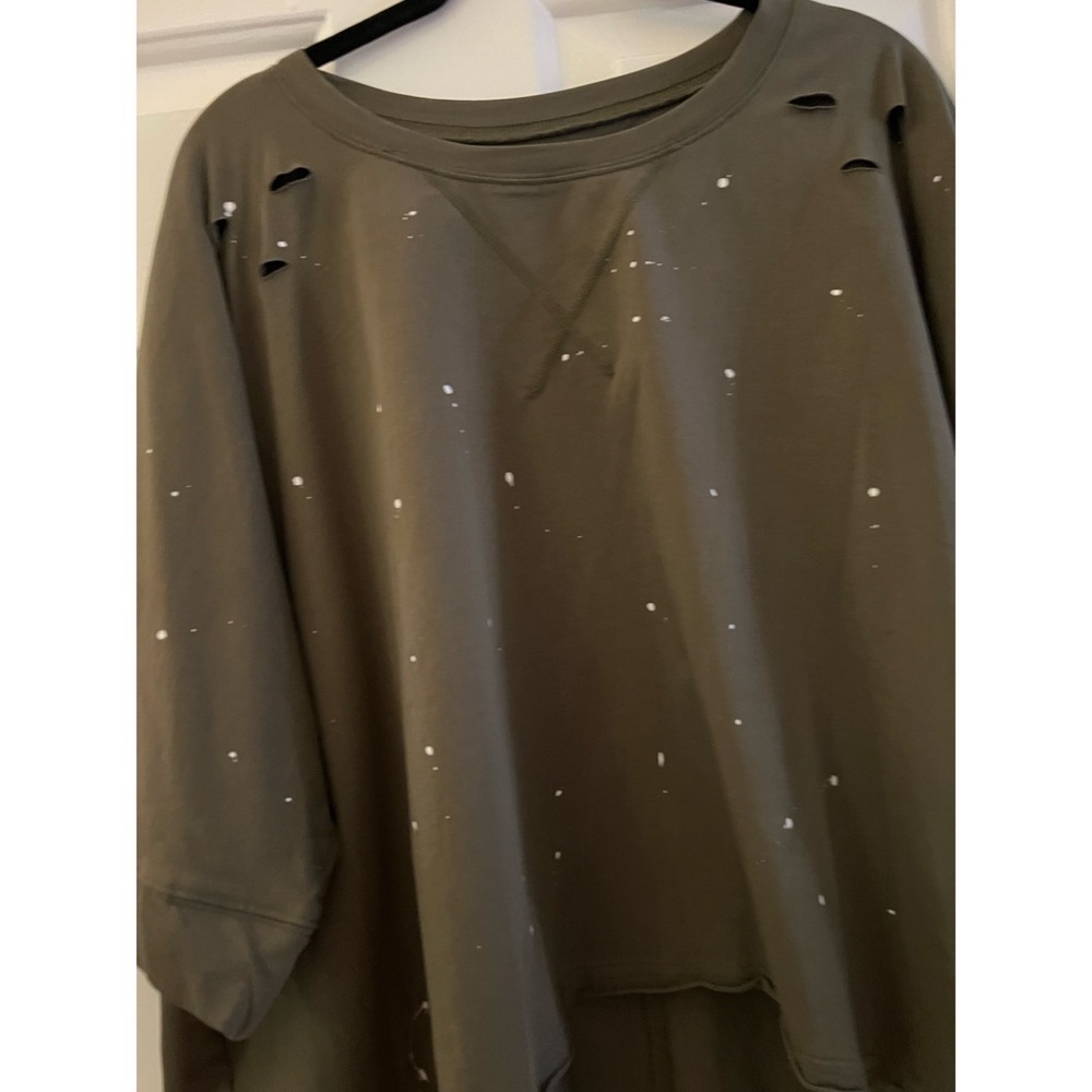 NEW! Olive Curved Hi Lo Hem Splatter Detail Half Sleeve Top! - Picture 7 of 8